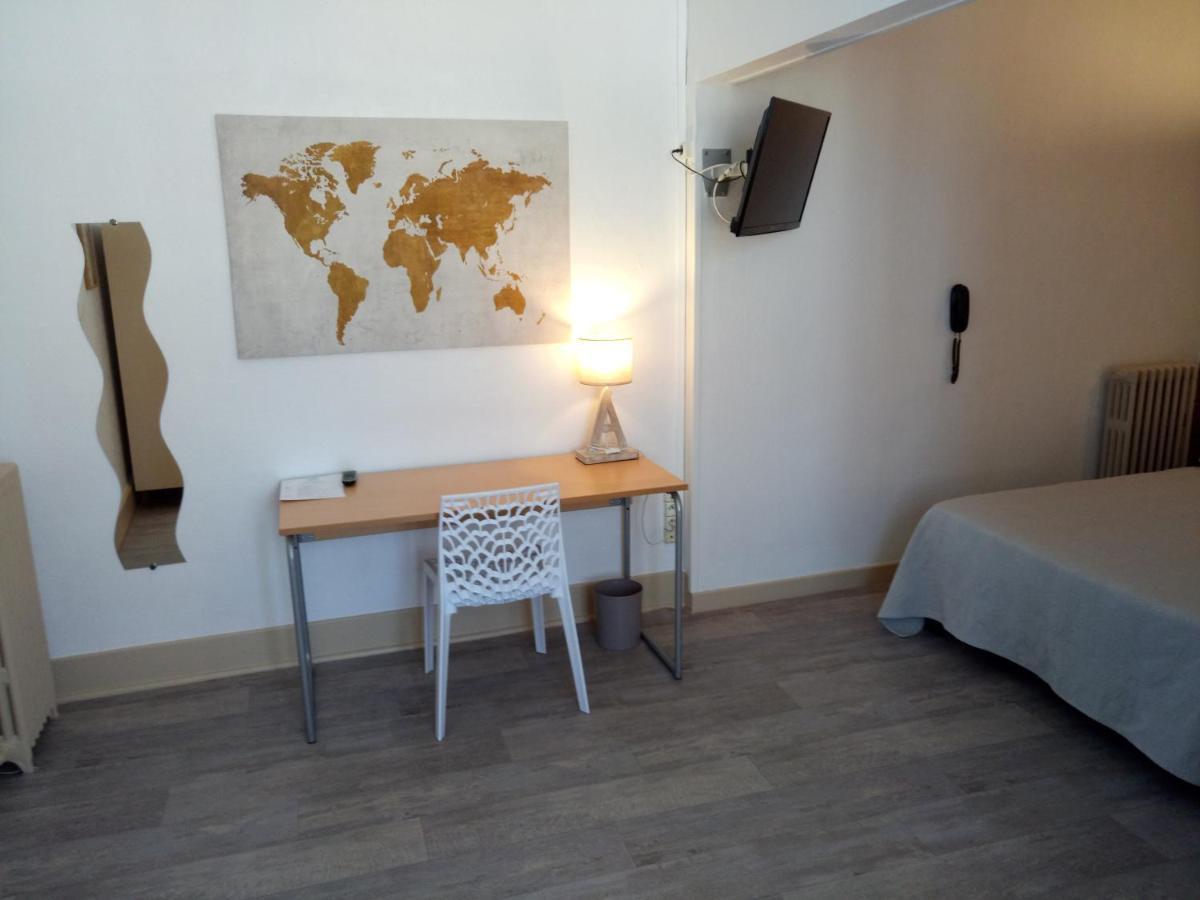 Hotel Riviere Castres  Exterior photo